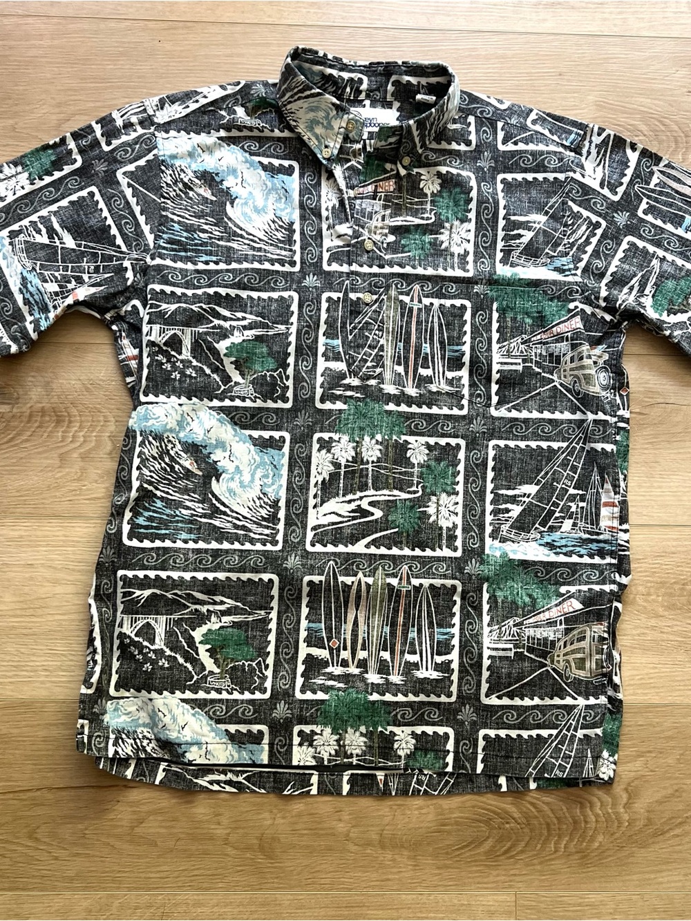 Reyn Spooner Black, White & Green Surf Stamp quarter Button-Down Shirt